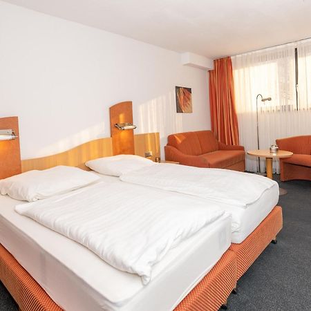 Tespo Hotel Und Sportpark Карст Екстериор снимка