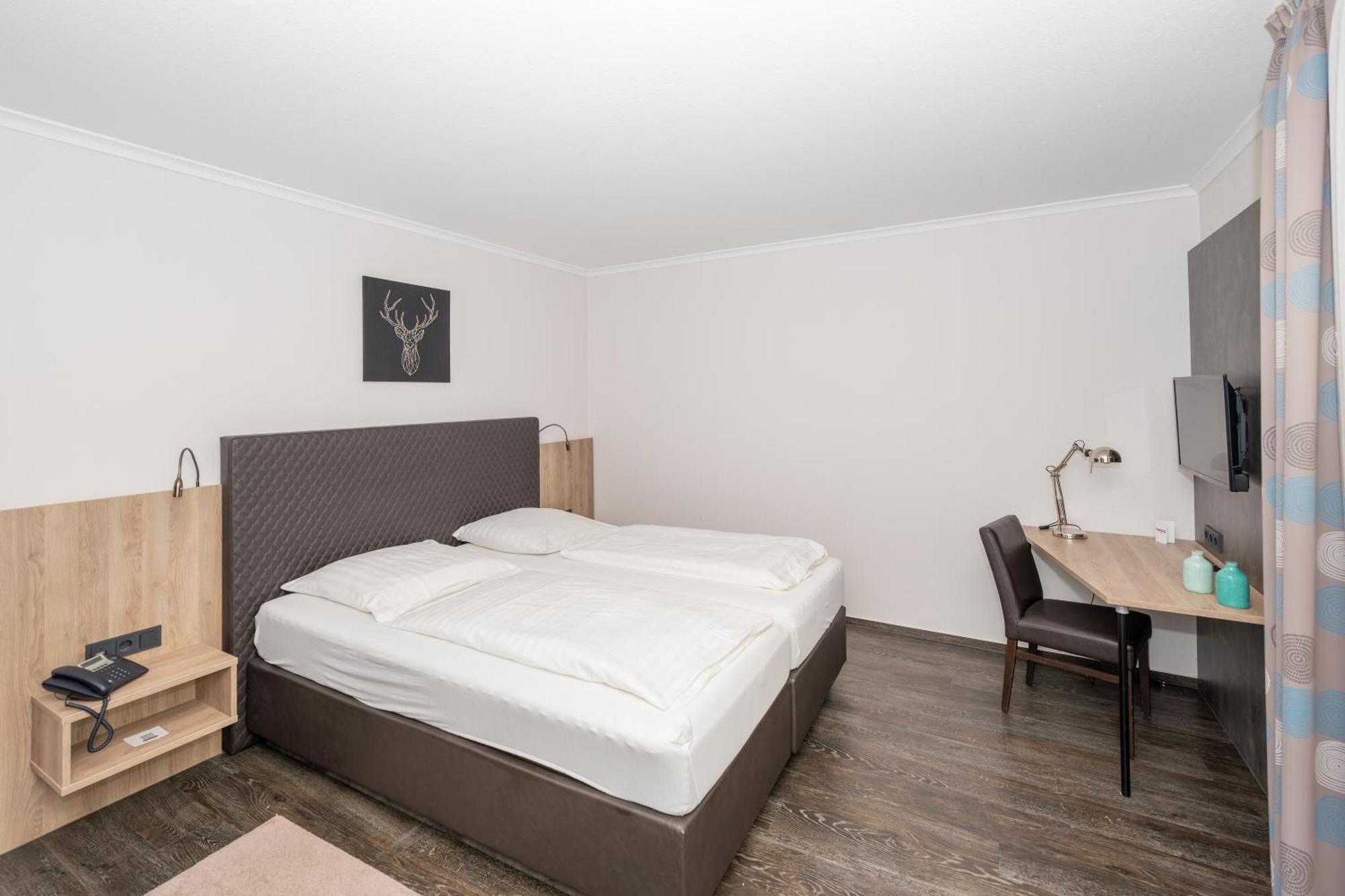 Tespo Hotel Und Sportpark Карст Екстериор снимка