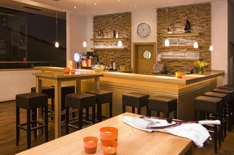 Tespo Hotel Und Sportpark Карст Екстериор снимка