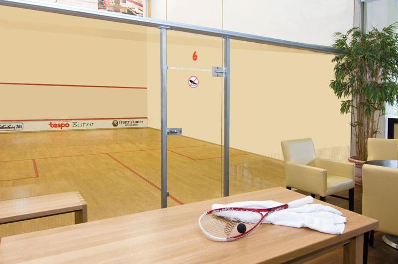 Tespo Hotel Und Sportpark Карст Екстериор снимка